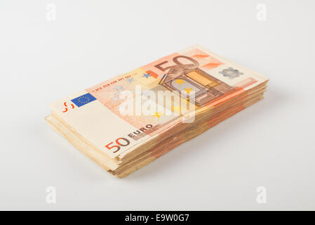 Pile de cinquante billets en euros pour l'économie financière et de thèmes. Banque D'Images