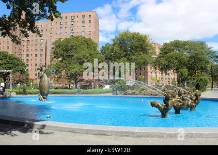 Fontaine ovale métropolitaine, Parkchester, Bronx, New York Banque D'Images