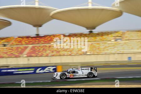 Shanghai, Chine, 2e Nov, 2014. 20 - l'équipe de Porsche, DEU. Porsche 919 hybride. TIMO BERNHARD (DEU), Mark Webber (AUS) et BRENDON HARTLEY (NZL) - FIA World Endurance Championship 1-2 Arrivée à Shanghai à Shanghai International Circuit. © Marcio Machado/ZUMA/Alamy Fil Live News Crédit : Marcio Machado/ZUMA/Alamy Fil Live News Banque D'Images