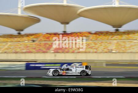 Shanghai, Chine, 2e Nov, 2014. 20 - l'équipe de Porsche, DEU. Porsche 919 hybride. TIMO BERNHARD (DEU), Mark Webber (AUS) et BRENDON HARTLEY (NZL) - FIA World Endurance Championship 1-2 Arrivée à Shanghai à Shanghai International Circuit. © Marcio Machado/ZUMA/Alamy Fil Live News Crédit : Marcio Machado/ZUMA/Alamy Fil Live News Banque D'Images