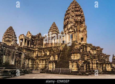 Angkor Wat a été d'abord un Hindou,puis par la suite, un temple bouddhiste au Cambodge et le plus grand dans le religieux monum. wor Banque D'Images