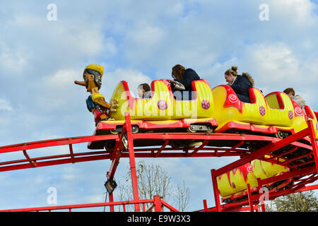 Stock photo - Children's attractions foraines manèges. ©George Sweeney/Alamy Banque D'Images