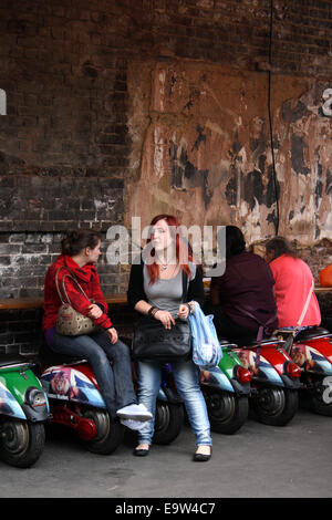 Un café dans le Camden Lock village calme du nord de Londres, Angleterre. Banque D'Images