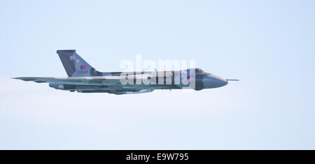 Avro Vulcan XH558 alimenté par quatre moteurs Rolls-Royce Olympus ravir la foule Bournmouth air show Banque D'Images