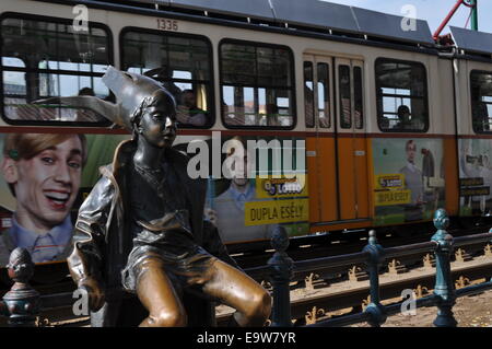 Petite Princesse statue par le Danube à Budapest Banque D'Images