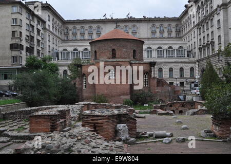 L'église de St George est un des premiers chrétiens rotonde en brique rouge qui est considéré comme le plus ancien bâtiment de Sofia. Banque D'Images