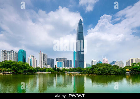 Shenzhen, Chine ville au crépuscule. Banque D'Images