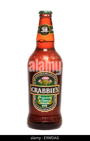 Une bouteille de verre dépoli d'origine Crabbie boissons La bière au gingembre Banque D'Images