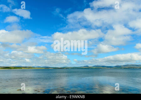 Voir sur le Loch Indaal vers Bowmore sur l'île d'Islay Ecosse Banque D'Images