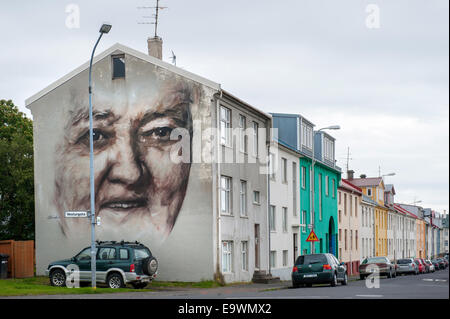 Street art à Reykjavik, Islande. Vieilles maisons traditionnelles dans le centre-ville. Banque D'Images