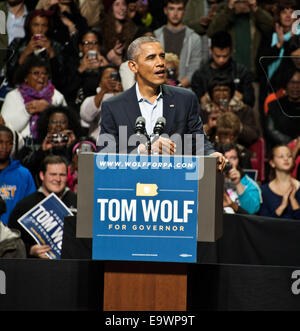 Philadelphie, Pennsylvanie, USA. 2 novembre, 2014. Le président Barack Obama parle à un rassemblement pour la campagne de Pennsylvanie Candidat au poste de gouverneur démocrate Tom Wolf à la Liacouras Center à l'Université Temple, le 02 novembre 2014 à Philadelphie, Pennsylvanie, États-Unis. Crédit : Paul Froggatt/Alamy Live News Banque D'Images