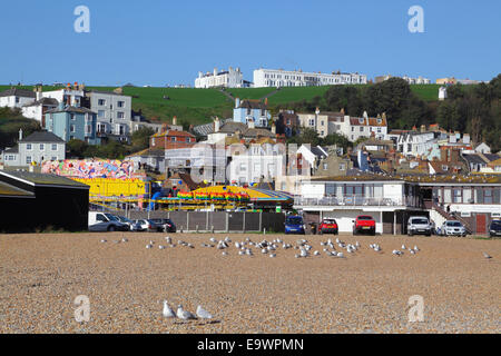 La vieille ville de Hastings et de l'Ouest vue sur la colline de la plage, East Sussex, England, UK Banque D'Images