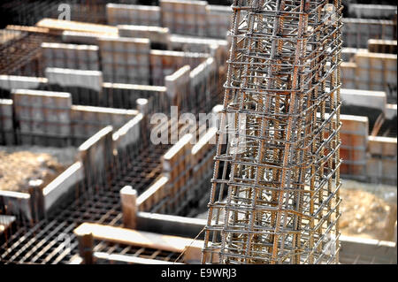 Détail avec renfort en fer sur un chantier de rack Banque D'Images