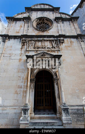 Entrée de l'église Saint Sauveur, la vieille ville de Dubrovnik, Croatie. Banque D'Images