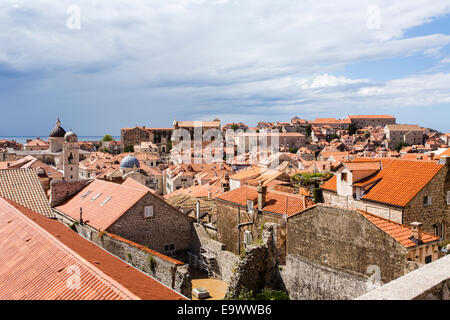 Vue sur les toits de la vieille ville de Dubrovnik, Croatie Banque D'Images