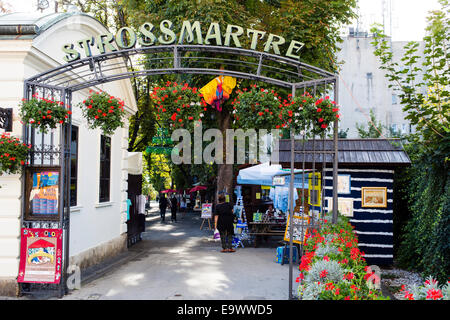 Les artistes locaux vendent leurs travaux à Strossmartre sur marché Strossmayerovo Setaliste, Zagreb, Croatie. Banque D'Images