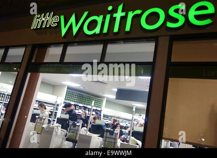 Peu de supermarchés Waitrose à Londres Banque D'Images