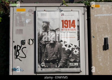 Poster sur un cabinet de rue à Essen, en Allemagne, pour une exposition de musée, 1914 Mitten in Europa, sur la première guerre mondiale Banque D'Images