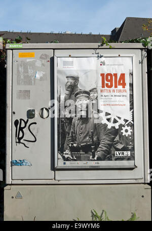 Poster sur un cabinet de rue à Essen, en Allemagne, pour une exposition de musée, 1914 Mitten in Europa, sur la première guerre mondiale Banque D'Images