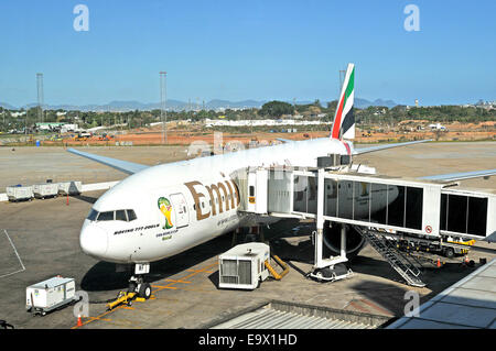 Boeing 777-200 de Emirates Airlines à l'aéroport international Galeao Rio De Janeiro Brésil Banque D'Images