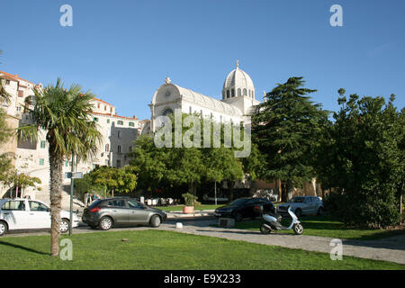 (Dossier) - Une archive photo, datée du 17 octobre 2013, présente une vue de la cathédrale Saint Jacobs en Sibenik, Croatie. La cathédrale est classée au Patrimoine Mondial de l'UNESCO. Photo : Hauke Schroeder/DPA - AUCUN FIL SERVICE - Banque D'Images