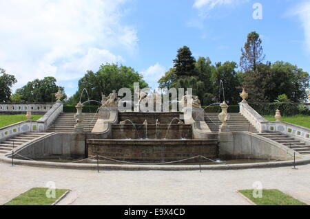 Dans sa fontaine renaissance château de Cesky Krumlov, République Tchèque Banque D'Images