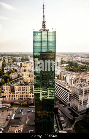 Skyscrapter verte au-dessus de la ville. Vue depuis le toit. Tva Intraco. Banque D'Images