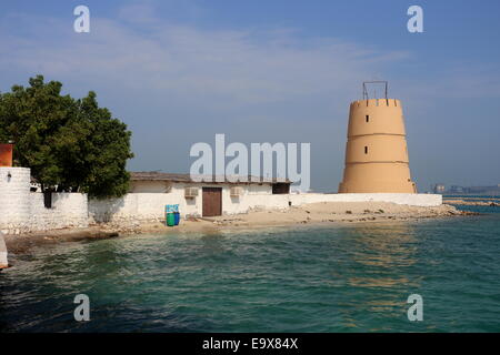 Vue de la tourelle au Al Dar beach resort sur une journée ensoleillée, Royaume de Bahreïn Banque D'Images