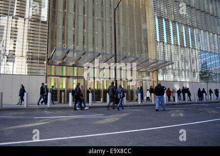 New York, USA. 09Th Nov, 2014. Entrée principale de World Trade Center Tower One le jour où il s'ouvre aux travailleurs dans le Lower Manhattan. Crédit : Christopher Penler/Alamy Live News