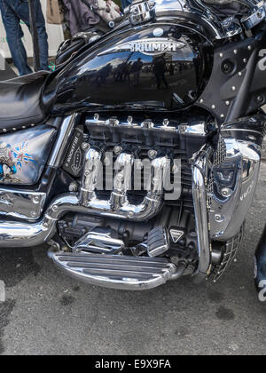 Détail du moteur Triumph Rocket III 2.3 litre trois amateurs cylindre haute puissance de croisière sophistiqués roadster motocyclette Banque D'Images