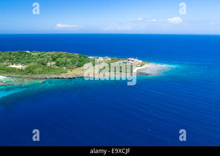 Image aérienne de la fin de l'île de Roatan au West Bay Point Banque D'Images