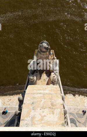 Vue aérienne verticale du Monument des Découvertes à Belém, Lisbonne Banque D'Images