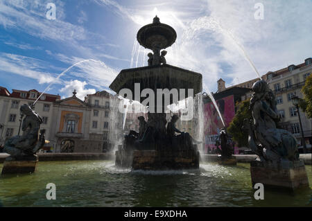 Vue horizontale de la Place Rossio à Lisbonne. Banque D'Images