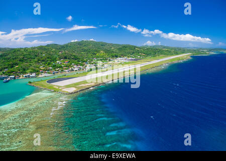 Photo aérienne de l'Aéroport International Juan Manuel Galvez sur Roatan island Banque D'Images