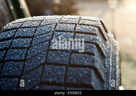 Et les flocons de glace sur un pneu de secours, Banque D'Images