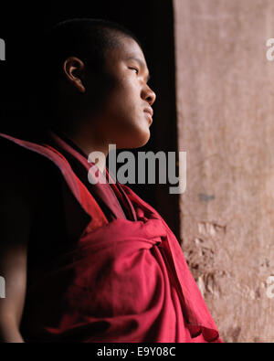 Close-up d'un moine dans le monastère de Tango, Thimphu, Bhoutan Banque D'Images
