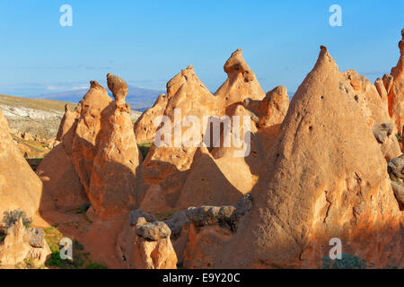 Les cheminées de fée dans la vallée de Devrent, parc national de Göreme, Province de Nevşehir, Cappadoce, Anatolie centrale, Anatolie Banque D'Images