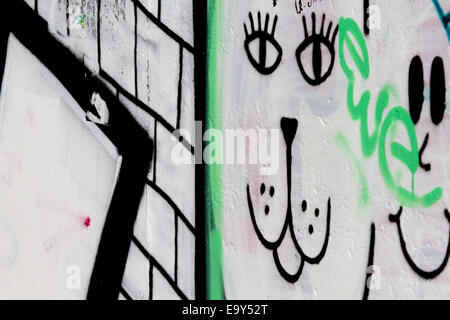 Cartoon chat Graffiti visages Urban 2014 Mur de Berlin Banque D'Images