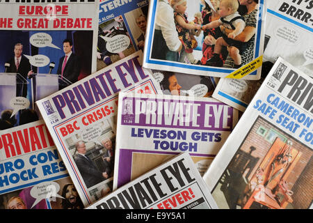 Un tas de Private Eye de magazines. Banque D'Images