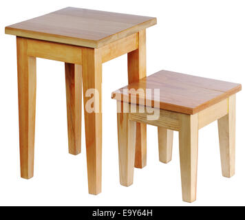 Tabouret rustique en bois de deux sur un fond blanc Banque D'Images