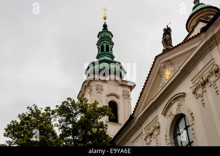 La façade extérieure du monastère de Royal Canonry de prémontrés de Strahov à Banque D'Images