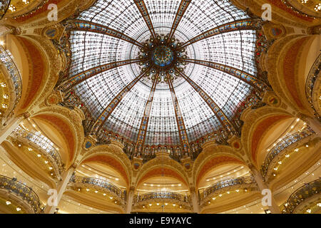 Galeries Lafayette, de l'intérieur du dôme à Paris Banque D'Images