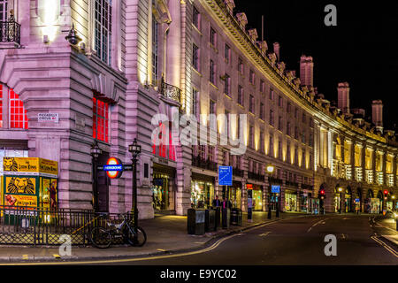 Regent Street, Londres, dans la nuit Banque D'Images