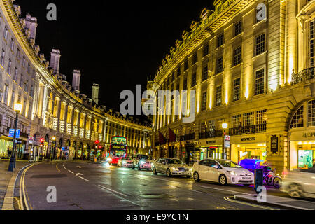 Regent Street, Londres, dans la nuit Banque D'Images