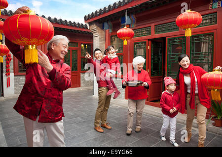 La famille sur le Nouvel An chinois Banque D'Images