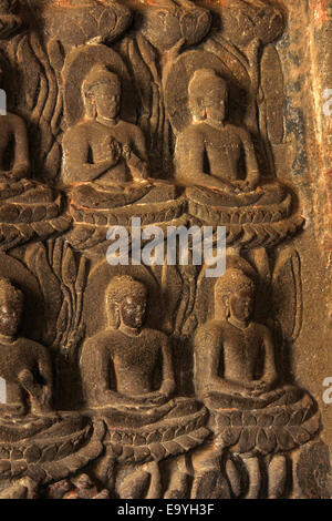 07 : la grotte de Shravasti miracle représenté par une sculpture sur deux côtés de vestibule. Grottes d'Ajanta, Aurangabad, Maharashtra Banque D'Images