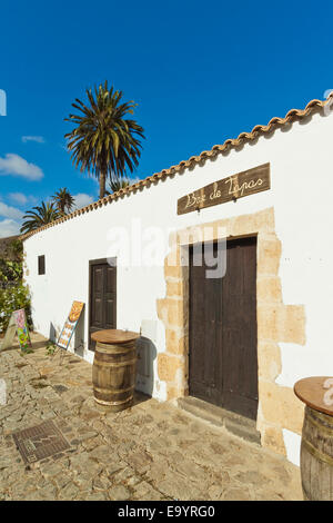 Blanchis à la traditionnelle bar à tapas dans cette ancienne capitale, Corralejo, Fuerteventura, Îles Canaries, Espagne Banque D'Images