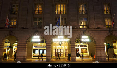 Londres, Royaume-Uni - 03 novembre, 2014 : Le Ritz Hotel, 5 étoiles, situé à Piccadilly, style néo-classique, construit par Charles Mewes ouverte, Banque D'Images