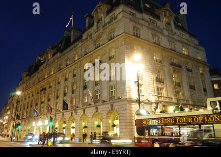 Londres, Royaume-Uni - 03 novembre, 2014 : Le Ritz Hotel, 5 étoiles, situé à Piccadilly, style néo-classique, construit par Charles Mewes ouverte, Banque D'Images