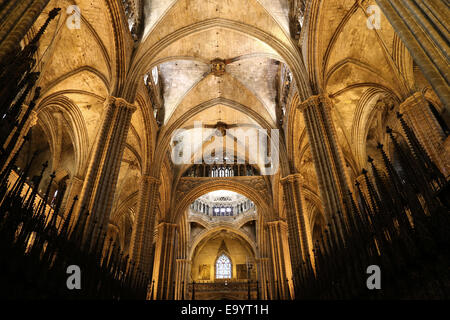 L'Espagne. La Catalogne. La Cathédrale de Barcelone. À l'intérieur. Nef et chœur central. 13e siècle.